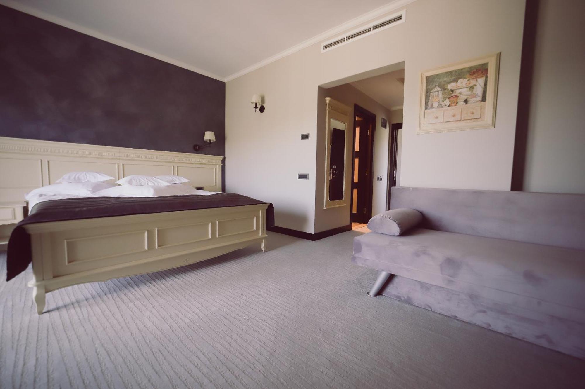 Hotel Helen Bacău Esterno foto