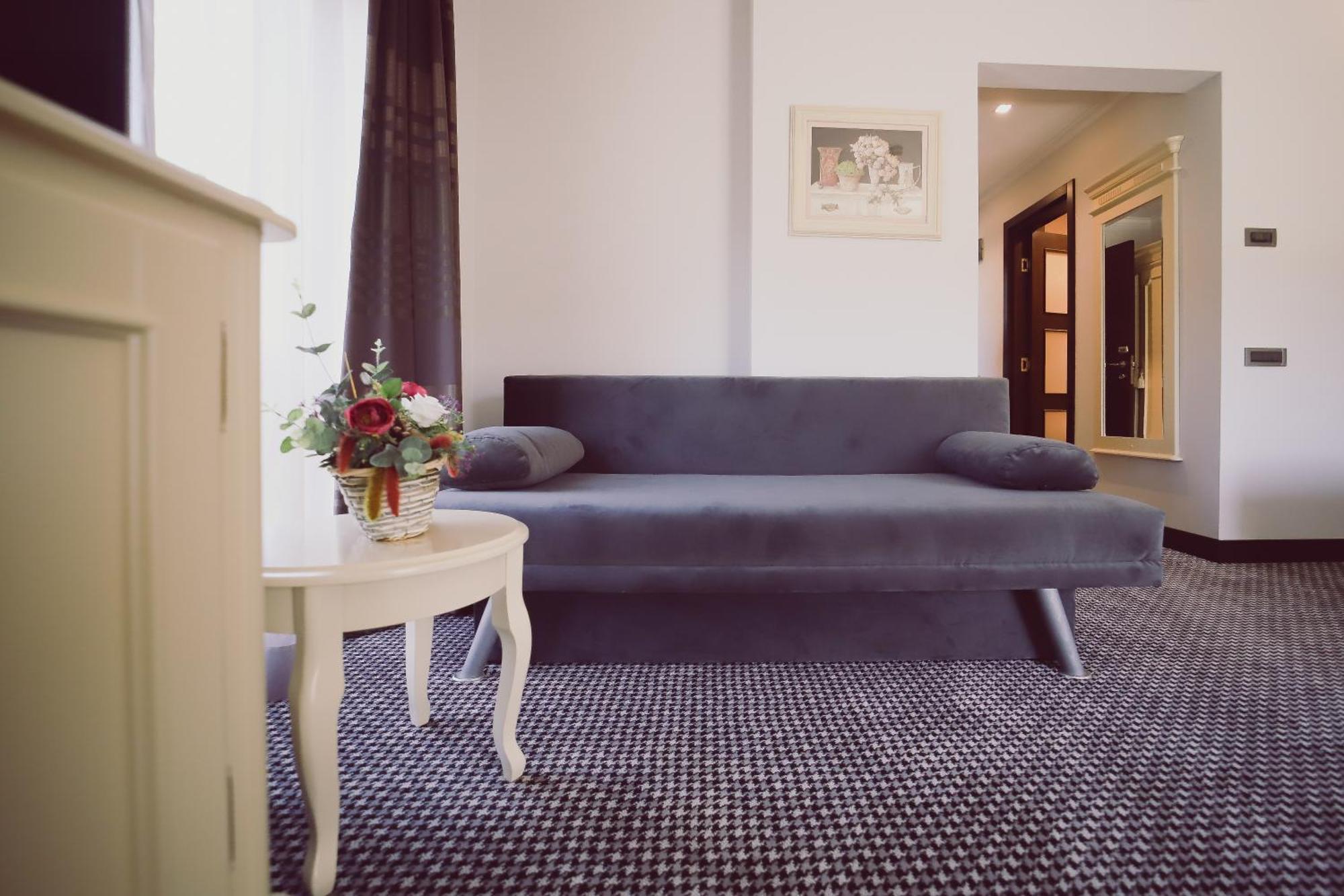 Hotel Helen Bacău Esterno foto
