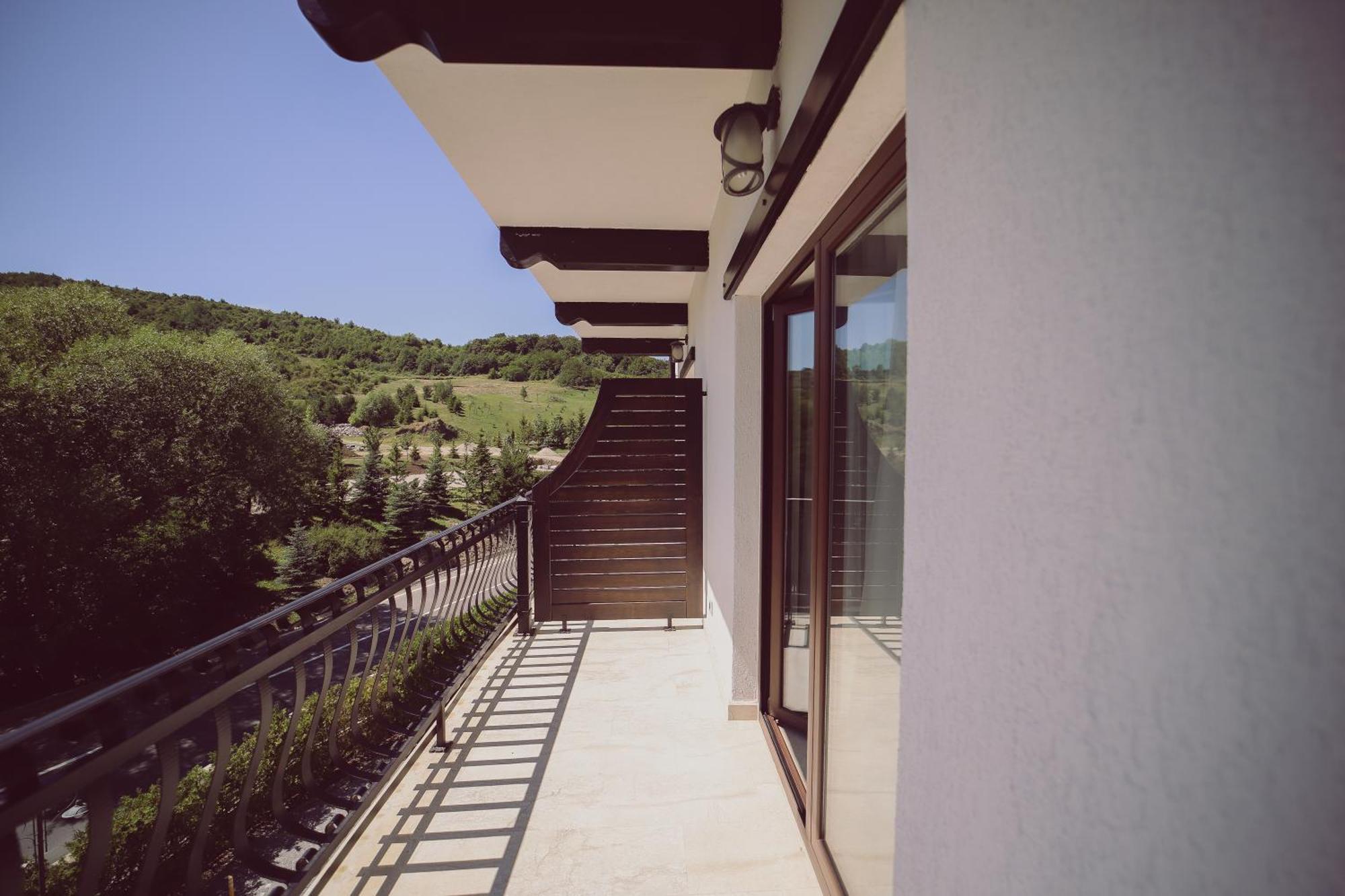 Hotel Helen Bacău Esterno foto