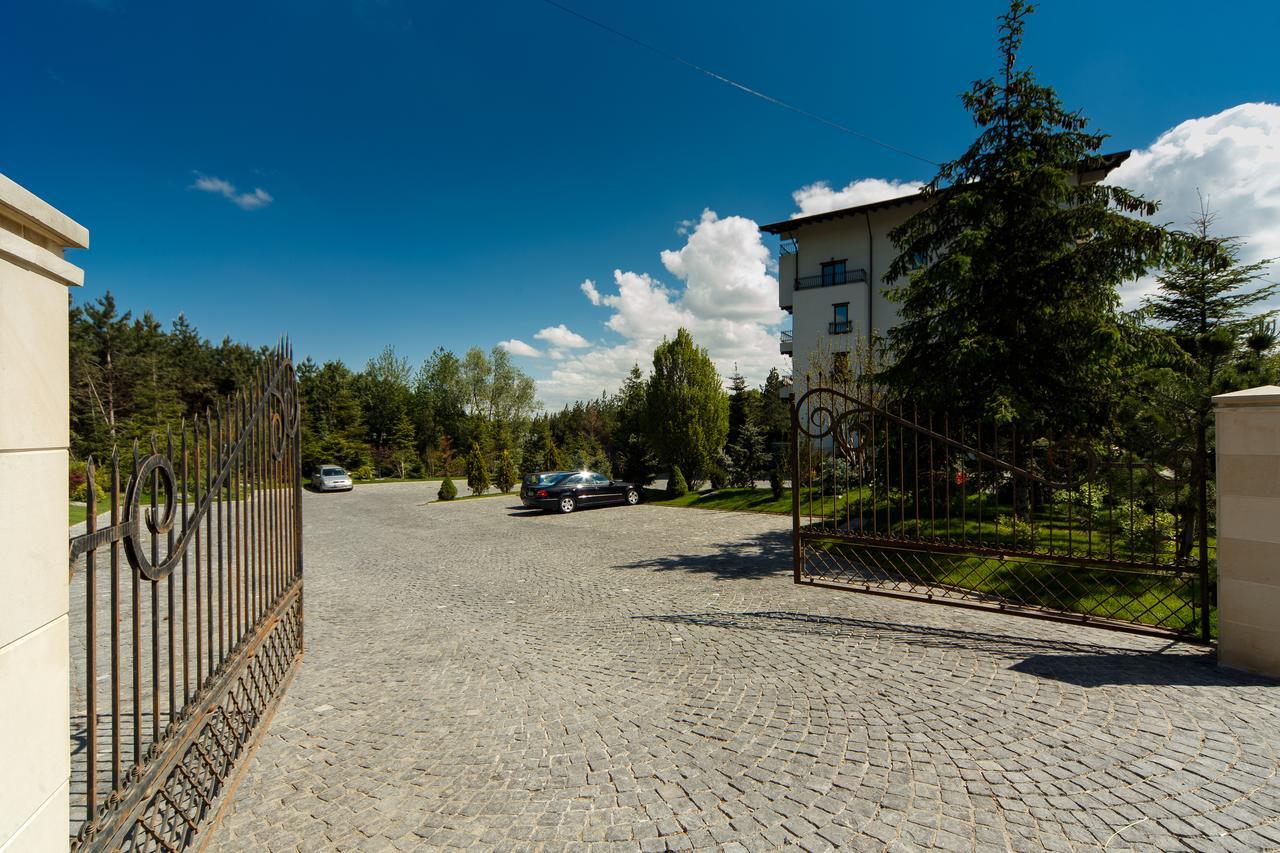 Hotel Helen Bacău Esterno foto