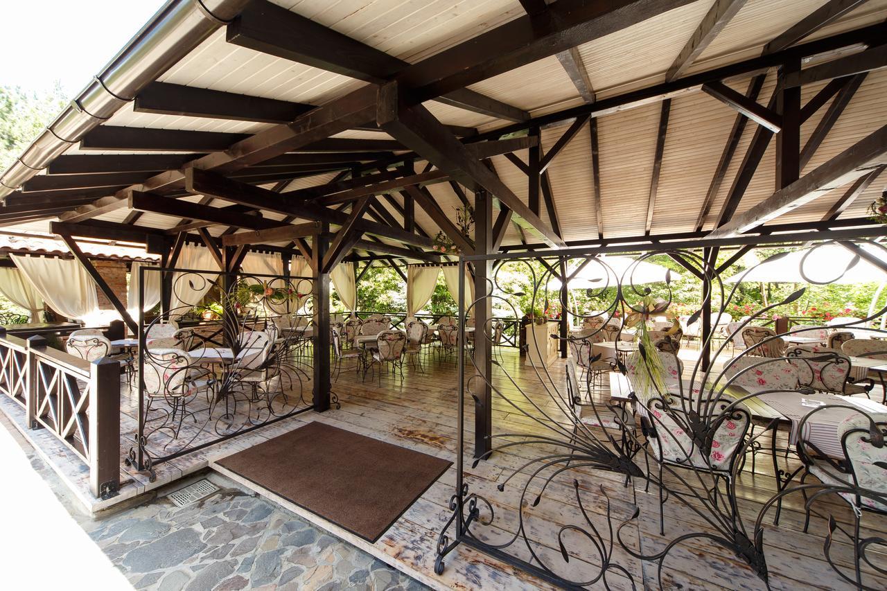 Hotel Helen Bacău Esterno foto