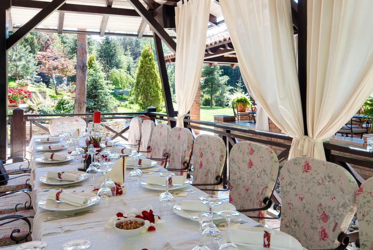 Hotel Helen Bacău Esterno foto